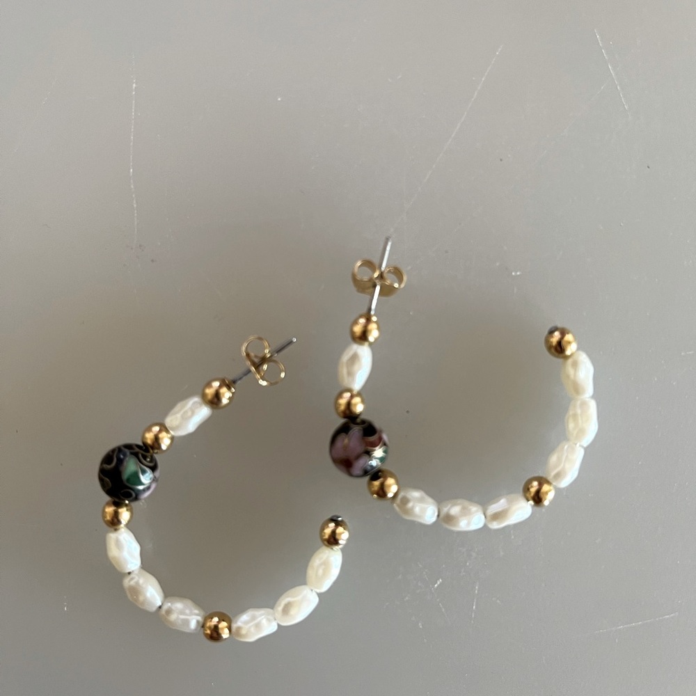 Pearl like half hoop post earrings.  Beads black and varying shades
